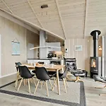 3 Bedroom Awesome In 펜션 *