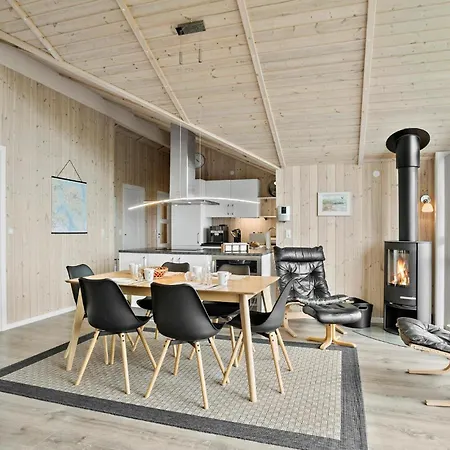 3 Bedroom Awesome In Hébergement de vacances *